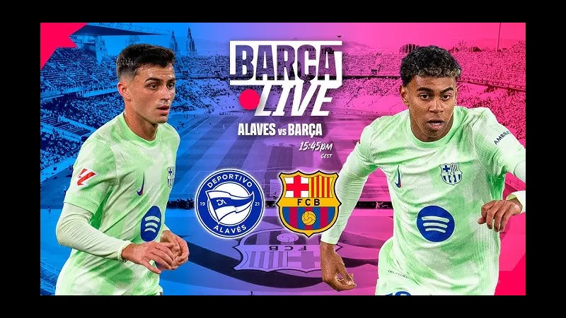 Cầu thủ của Barca tung cú sút mạnh vào khung thành của Alaves trong trận đấu