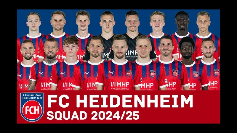 Cầu thủ Heidenheim nỗ lực giữ bóng trước áp lực từ RB Leipzig Cầu thủ Heidenheim nỗ lực giữ bóng trước áp lực từ RB Leipzig
