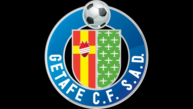 Hậu vệ Getafe ngăn chặn pha tấn công của Alaves