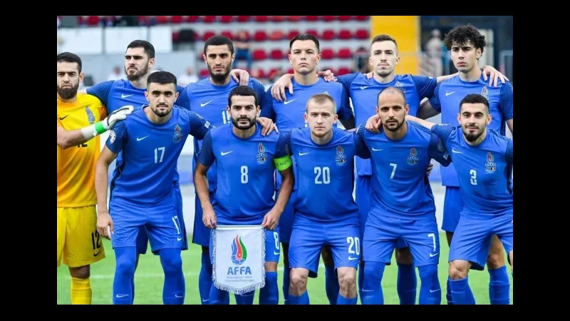 Cầu thủ Azerbaijan và Saint Lucia săn bàn thắng trong trận đấu gay cấn