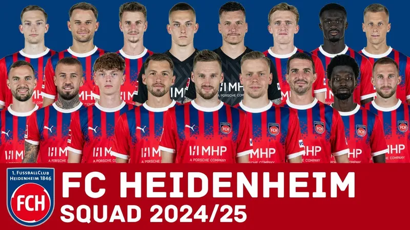 Cầu thủ Heidenheim và Bayer Leverkusen tranh chấp quả bóng